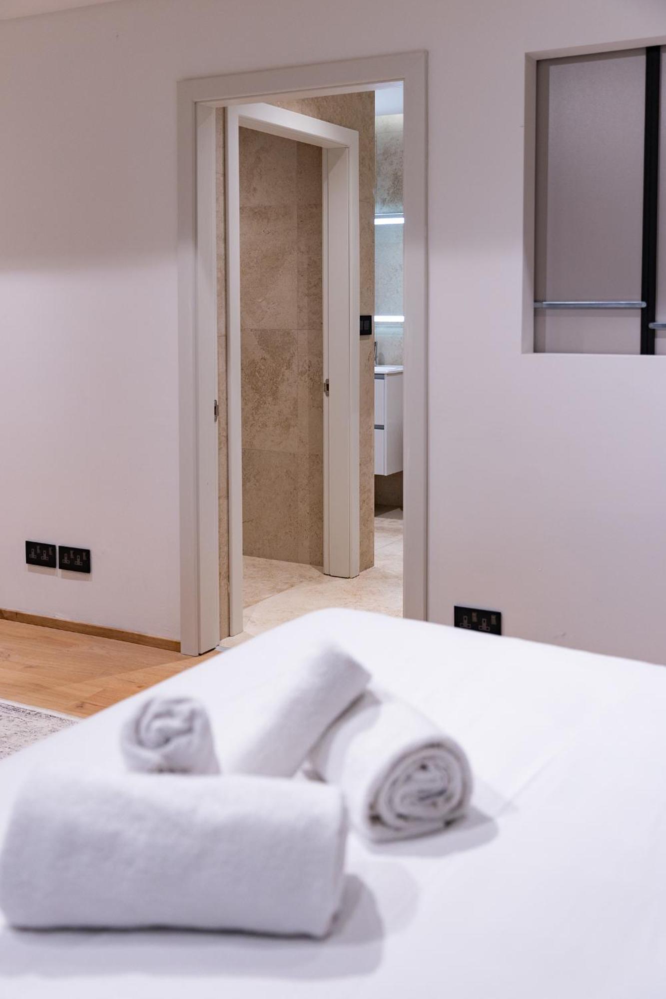 Florette Suite 1Br With Stunning Lounge Terrace By Arcobnb إيل فورجانا المظهر الخارجي الصورة